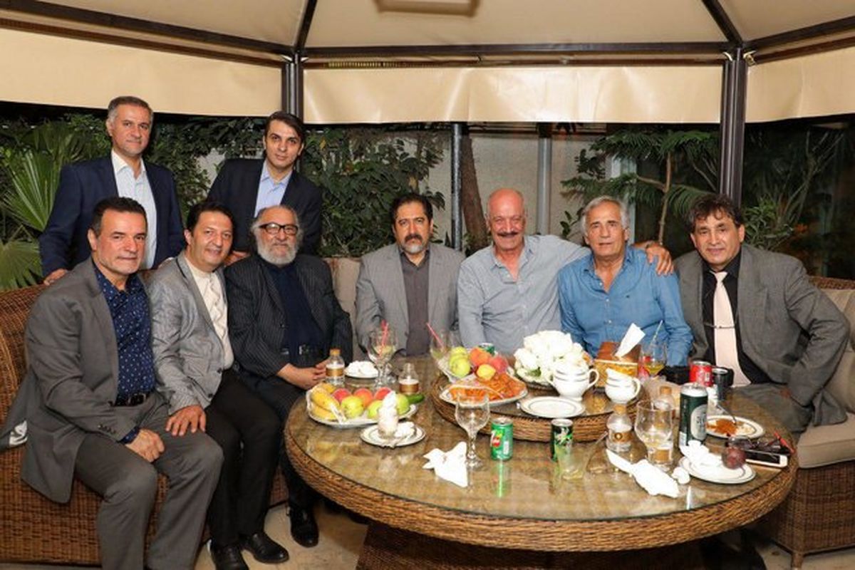 حضور علی پروین در کنار داریوش ارجمند و بزرگان هنر و ورزش+عکس