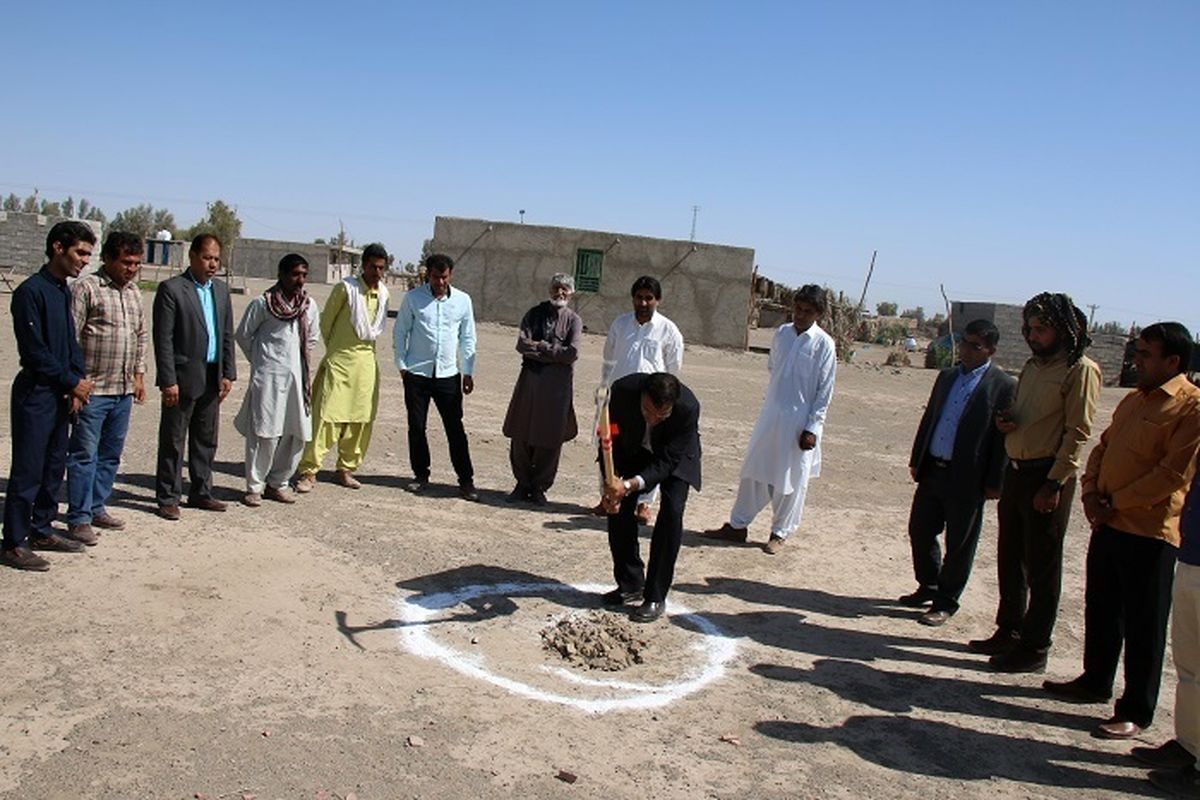 کلنگ احداث مدرسه ۳ کلاسه خیرساز روستای علی آباد گلدشت شهرستان رودبارجنوب به زمین زده شد