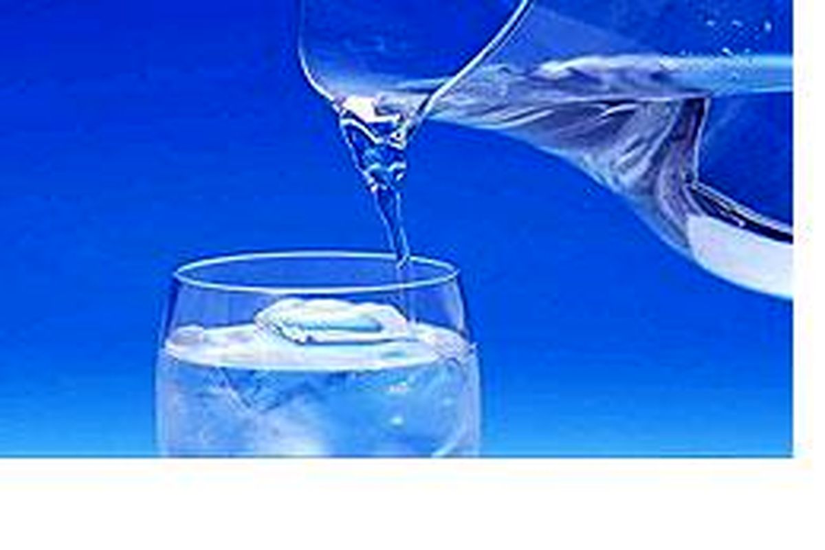 نوشیدن آب سبب حفظ فشار خون در محدوده طبیعی می شود