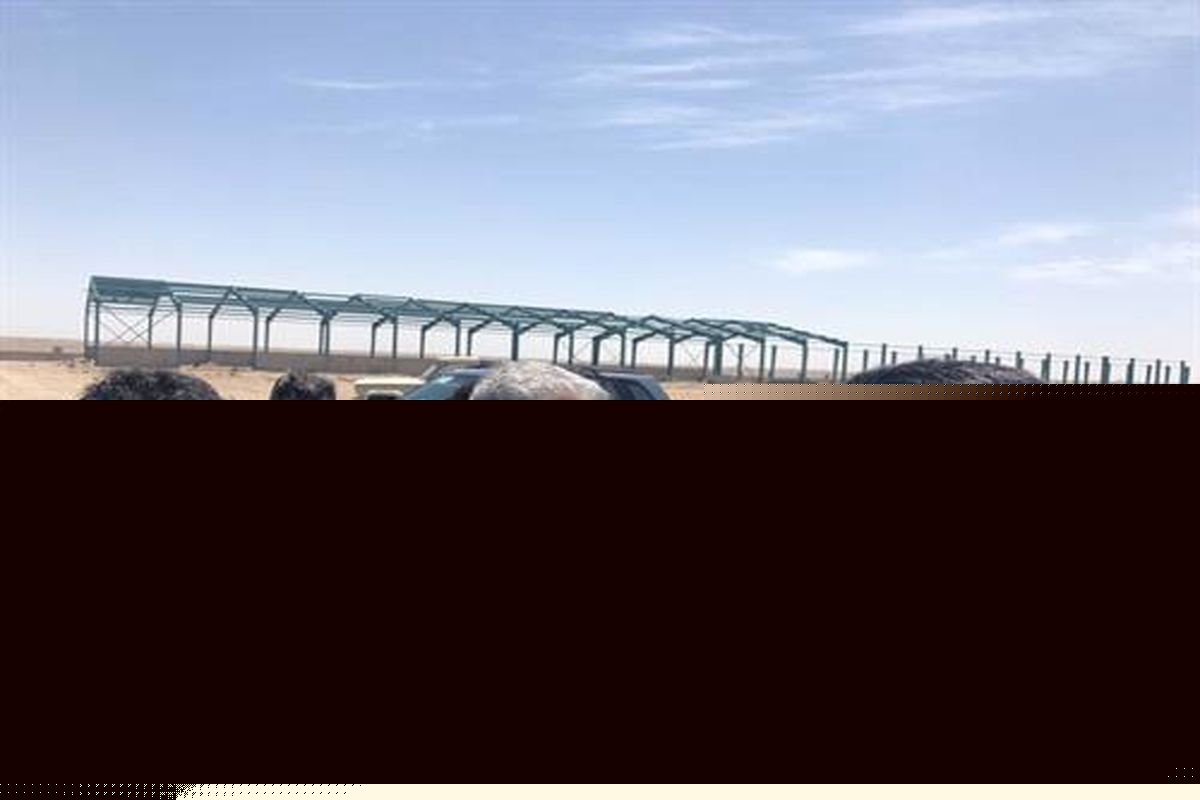 استاندار به منظور بازدید از طرح های عمرانی به منطقه سیستان سفر کرد