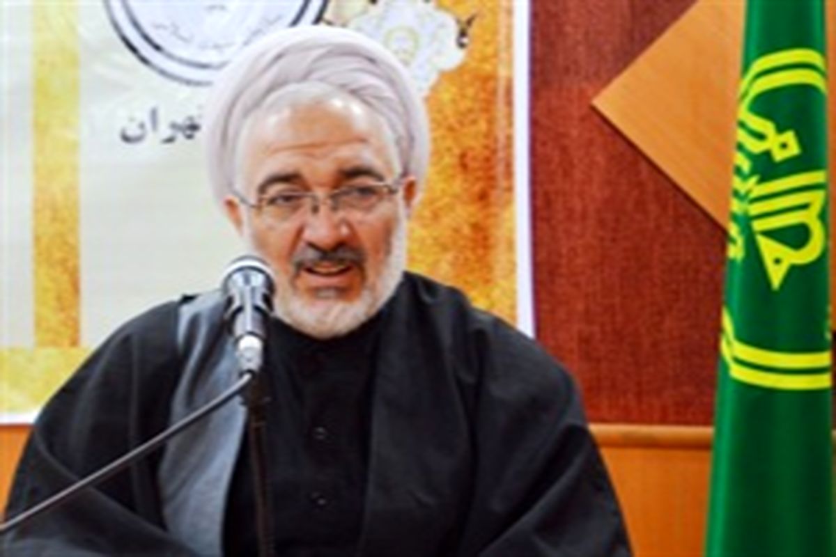 رئیس اداره تبلیغات اسلامی پاکدشت در جمع اصناف شهرستان سخنرانی کرد