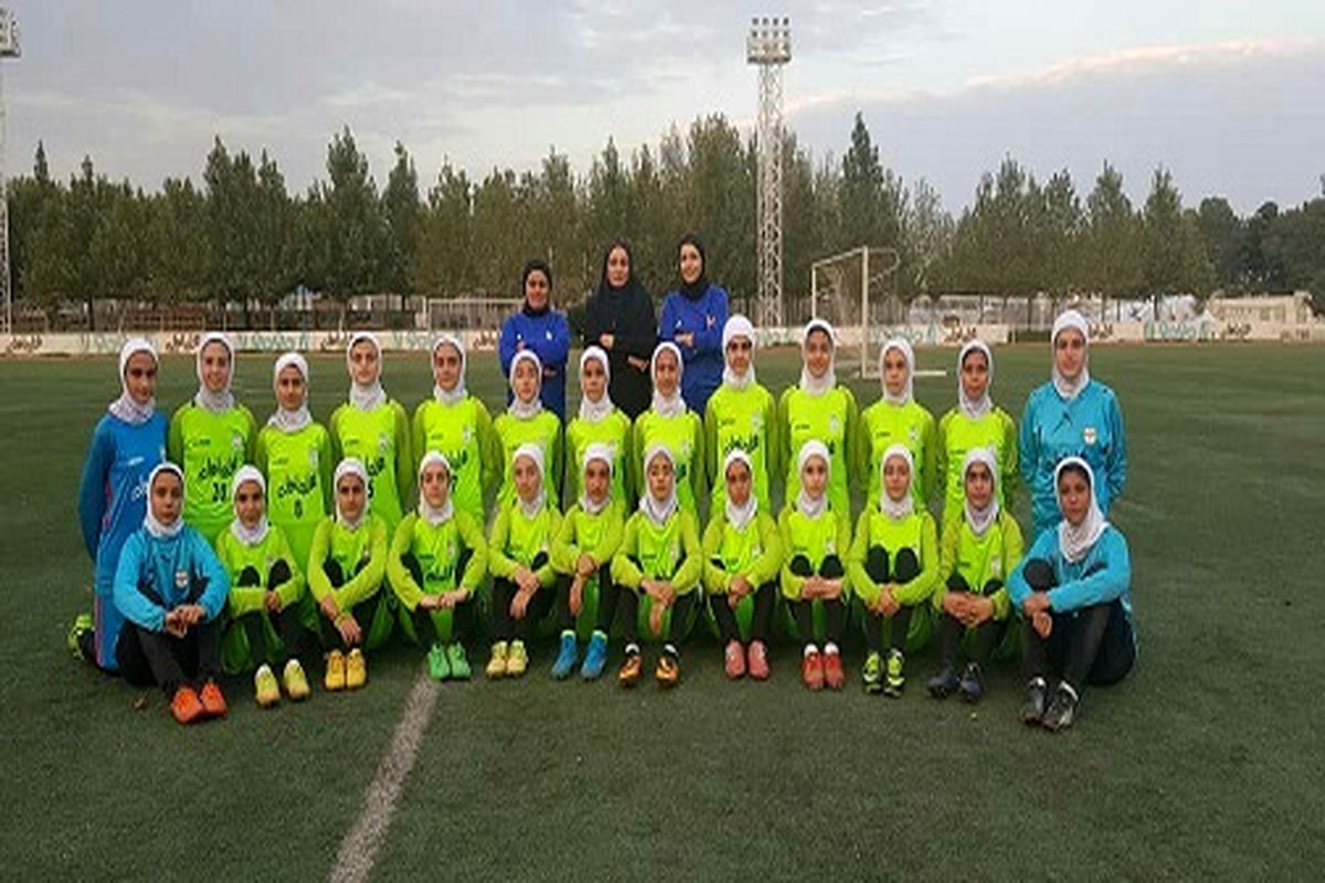 پیگیری تمرینات تیم فوتبال دختران نونهال
