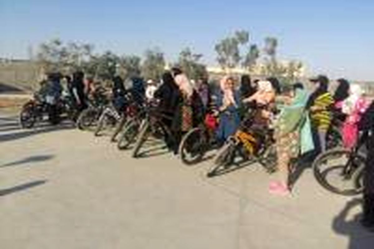 برگزاری اولین همایش دوچرخه سواری بانوان در ملکشاهی