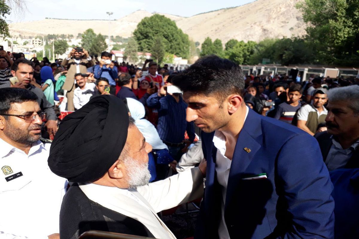 "وحید امیری "و"علیرضا بیرانوند" مایه مباهات ملت بزرگ ایران هستند/لزوم حمایت  از جوانان در همه عرصه ها