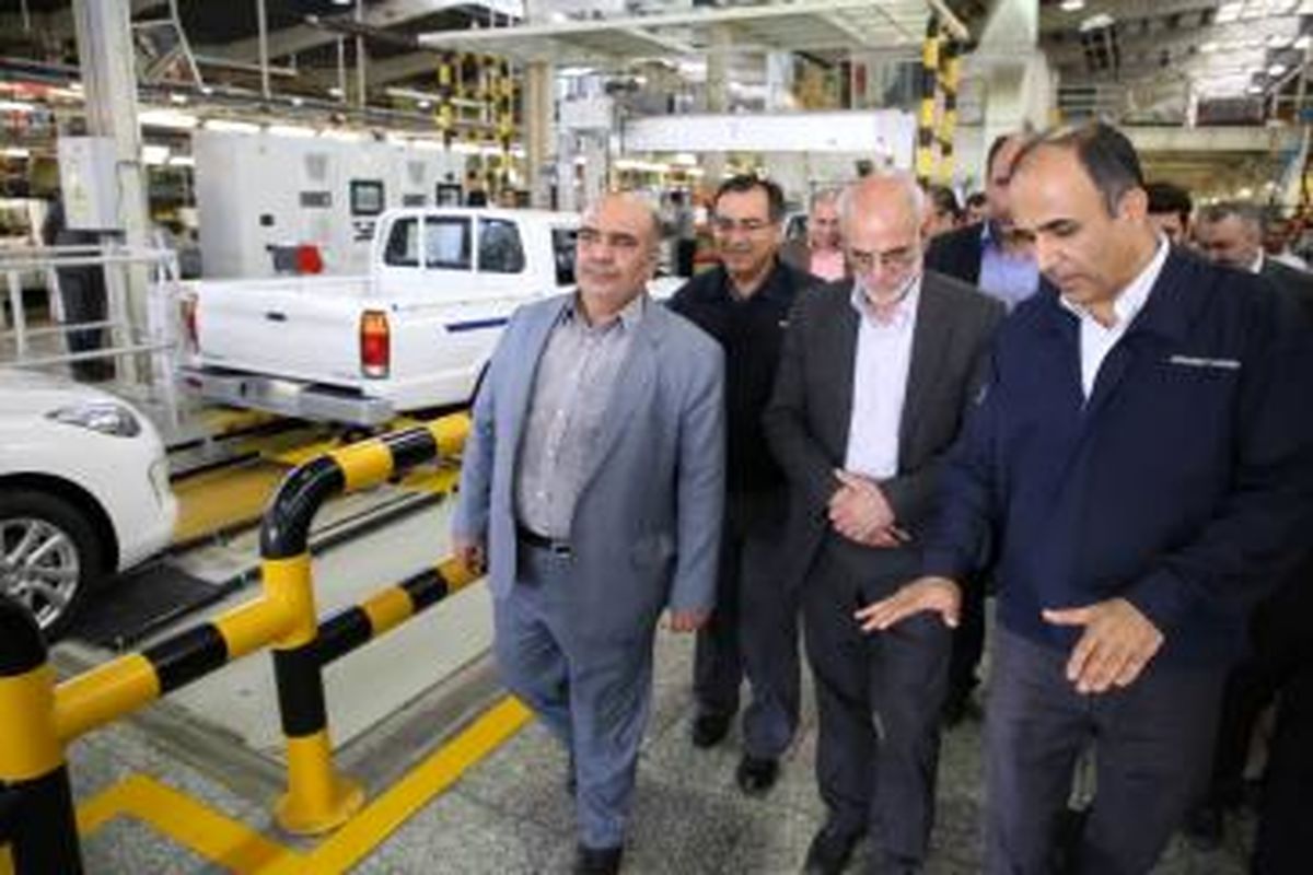 استاندار تهران با حضور در کارخانجات «گروه صنعتی بهمن»از بخش های مختلف آن بازدید کرد