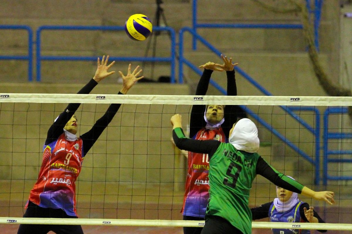 آغاز مسابقات دسته یک والیبال امیدهای دختر کشور با برد آذربایجان غربی