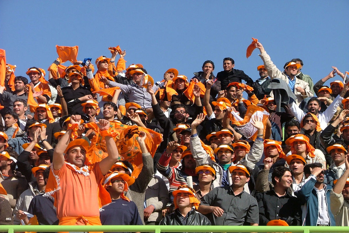 اکنون نوبت ماست/برای حمایت از ستارگان فوتبال کویر به ورزشگاه می رویم