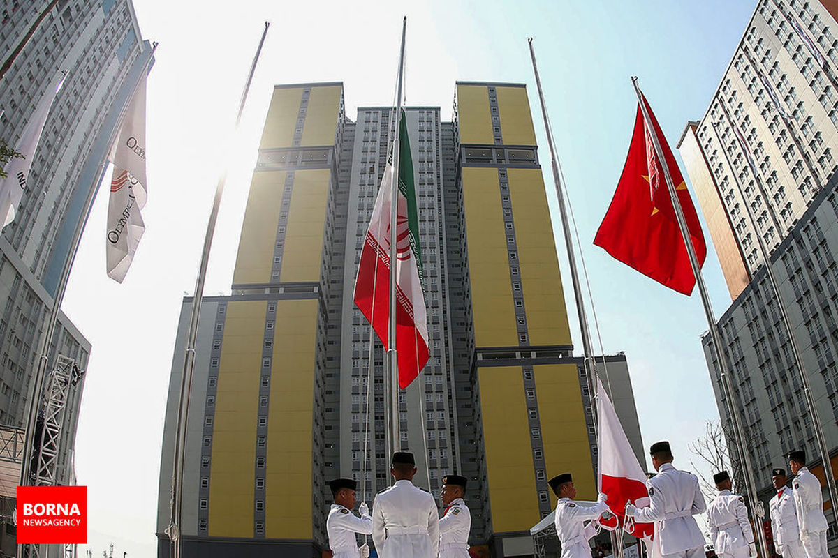 اهتزاز پرچم ایران در دهکده بازی‌های آسیایی جاکارتا