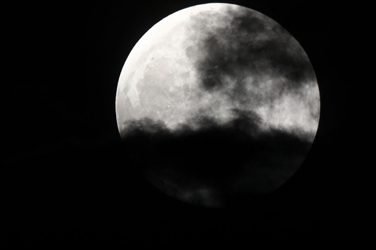 طولانی ترین ماه گرفتگی  قرن امشب رخ می‌دهد