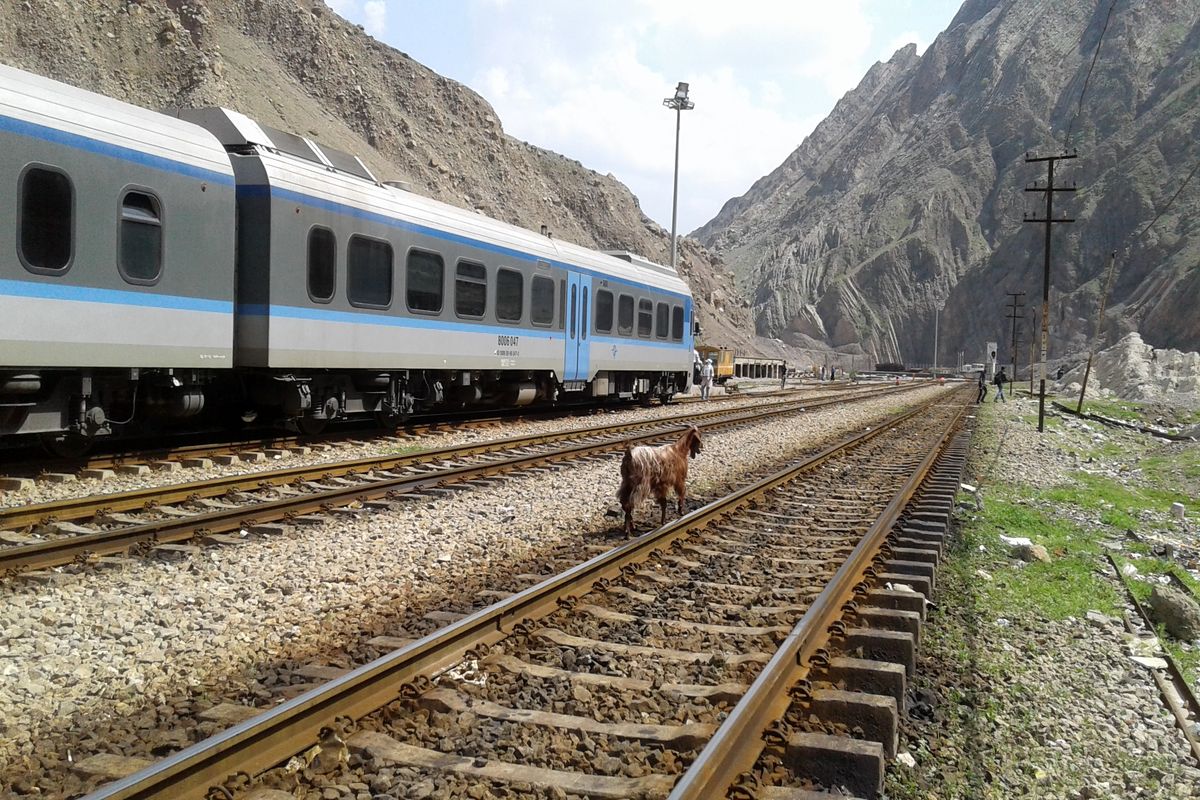 راه‌اندازی اولین قطار گردشگری داخل استانی در کرمان