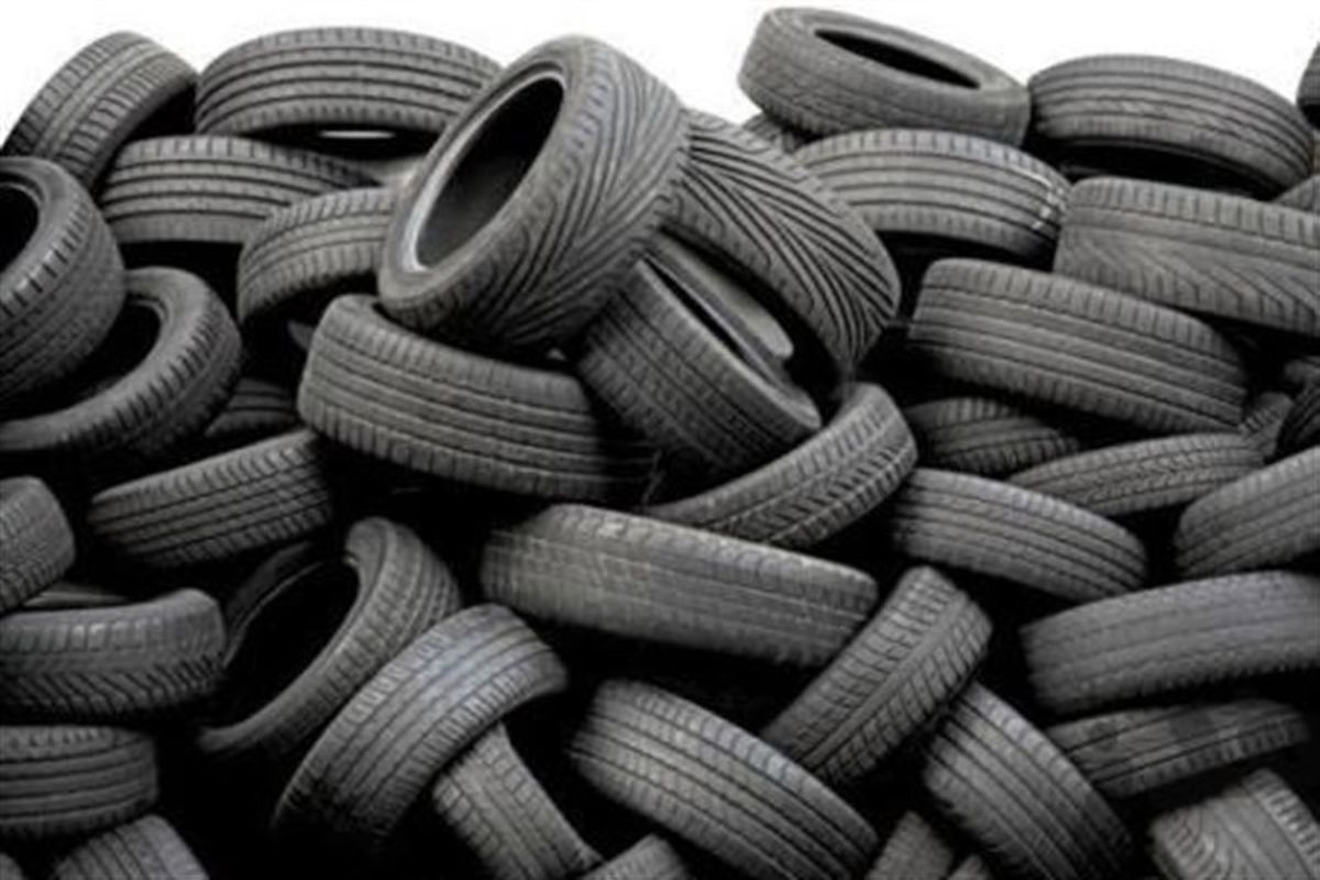 ۲۴۰۰ حلقه لاستیک احتکار شده کشف شد