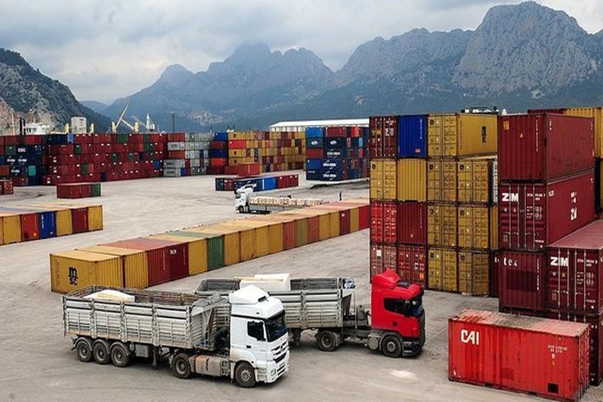 گمرک ایران توقف صادرات کالاهای ایرانی به افغانستان را تکذیب کرد