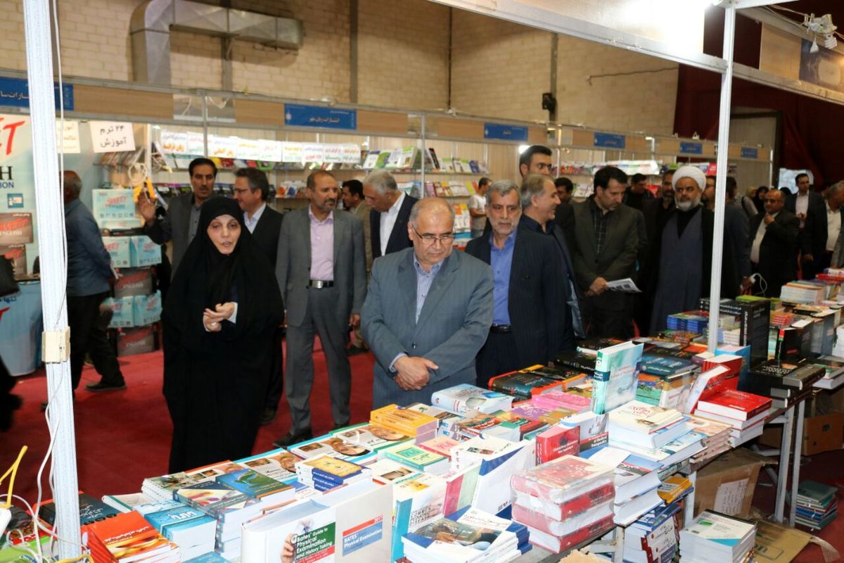 نهمین نمایشگاه کتاب ناشران کشور به کار خود پایان داد/بازدید بیش از ٤١ هزار نفر از نمایشگاه کتاب زنجان، مطبوعات و خبرگزاری ها