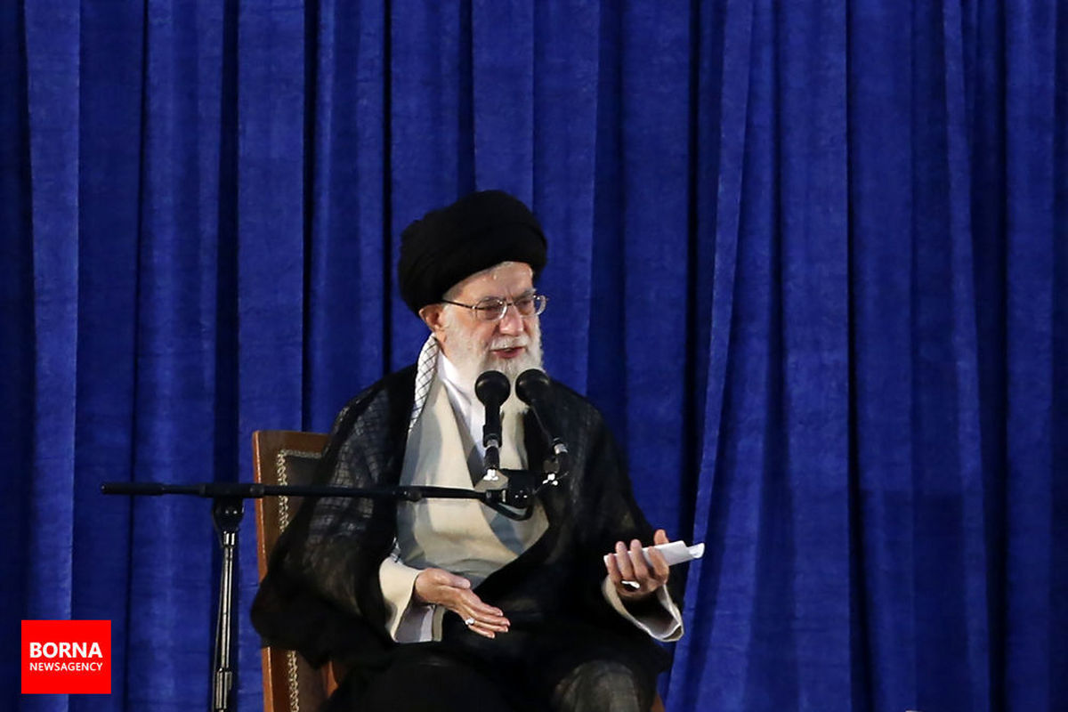 هیچ رازی را از مردم پنهان نکنید/ مسئولان جز در موارد نظامی، امنیتی و اموری که با دشمن مقابله داریم، باید شفاف باشند/ شکر  نعمت مسئولان در  این است که به مردم نزدیکی بیشتری پیدا کنند