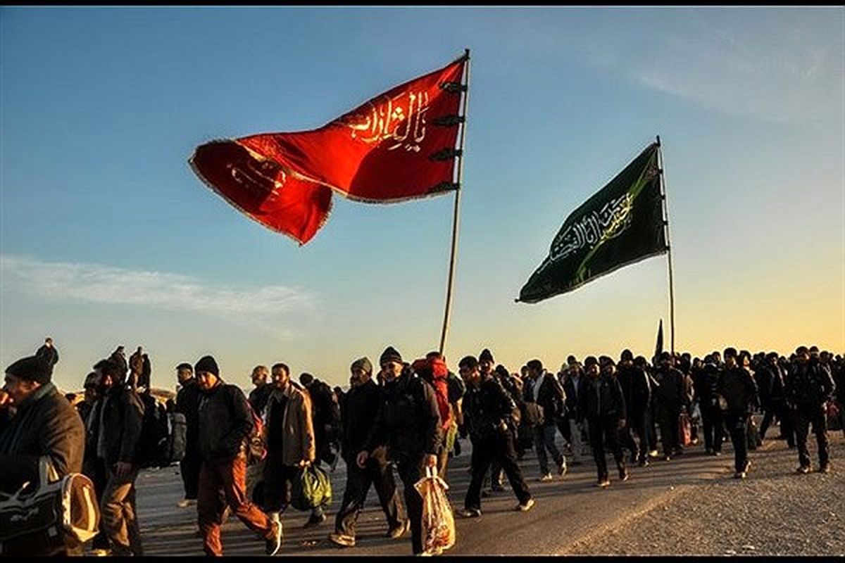 پیاده‌روی دانشجویان دانشگاه آزاد اسلامی به سوی حرم مطهر رضوی