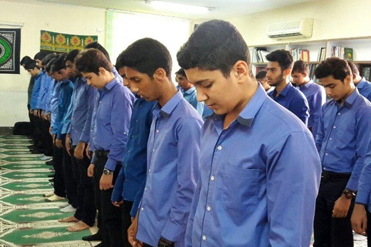 پنجمین برنامه از طرح پیوند مسجد و مدرسه در مسجد امام حسین (ع) زنجان برگزار شد