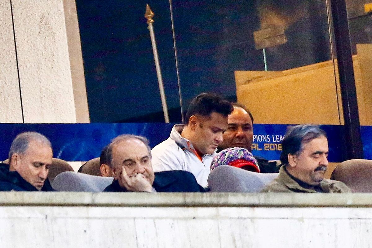 چرا چشمان وزیر در بازی تیم ملی بسته بود؟ توضیحات عکاس و شیطنت رسانه ای