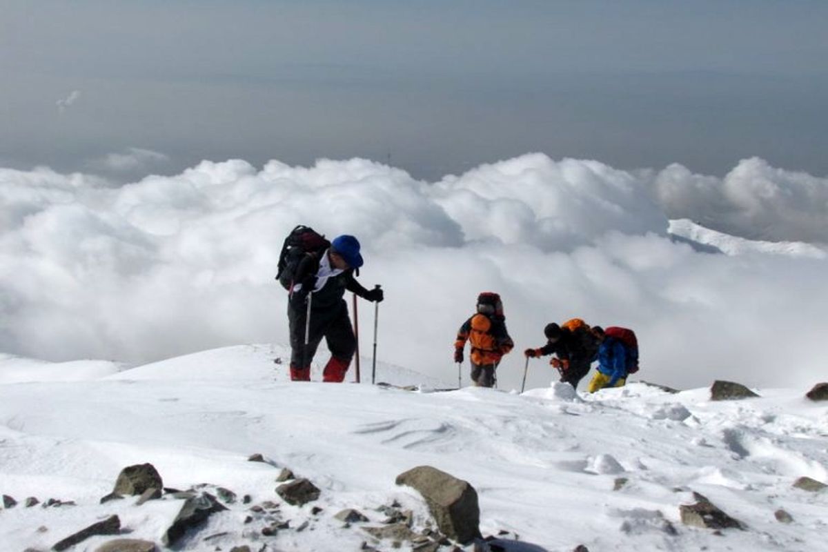 نجات ۶ نفر از شهروندان گرفتار شده در قسمت جان پناه قله توچال