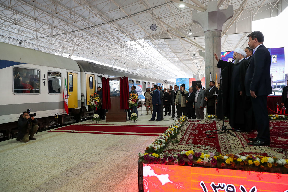 رییس‌جمهور، ایستگاه راه‌آهن ارومیه را افتتاح کرد
