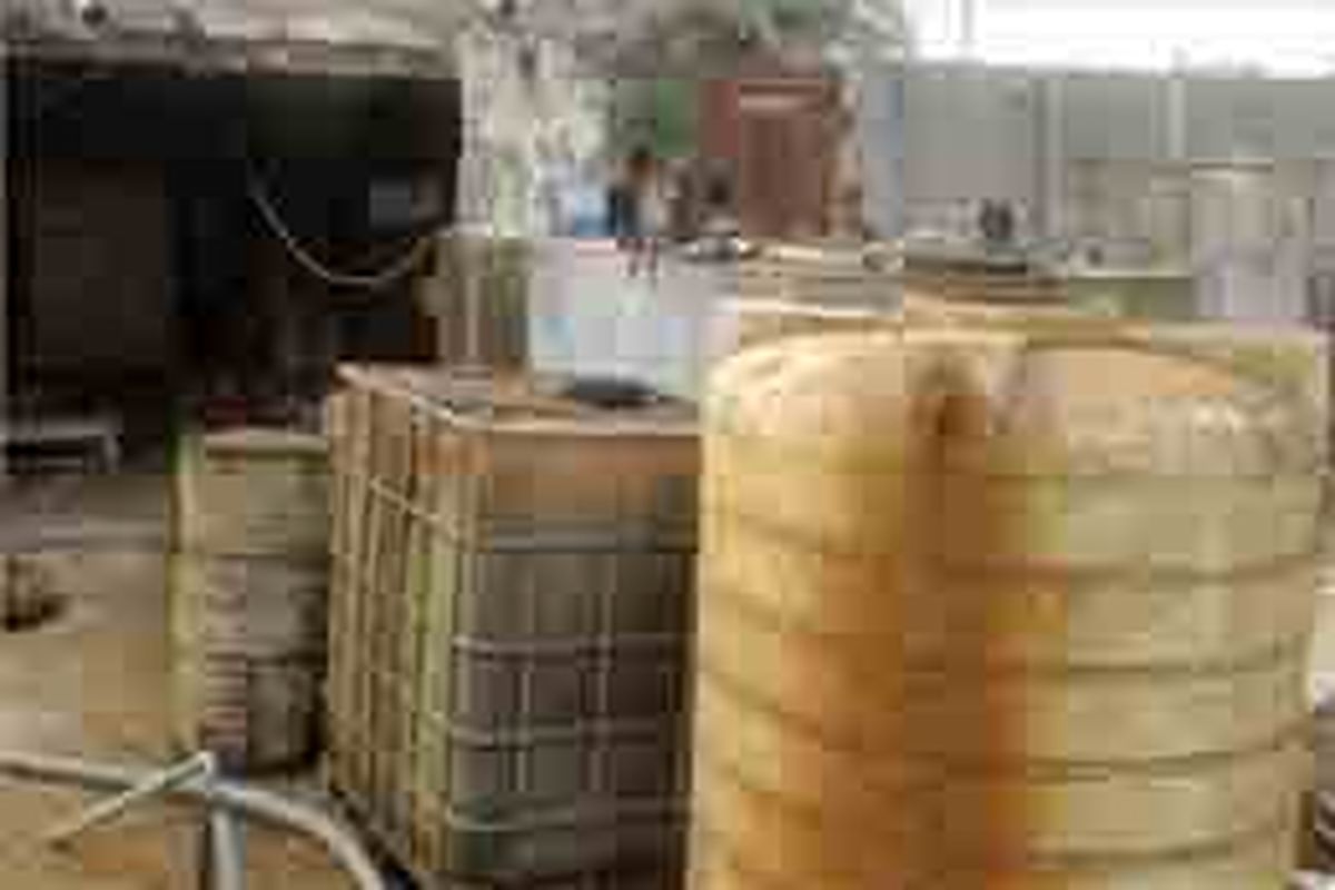 کشف محل دپوی ۴۷ هزار لیتر گازوئیل قاچاق در شیراز