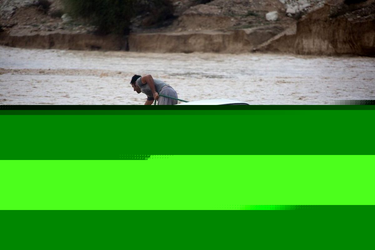 تلاش اکیپ‌های شهرداری برای رفع مشکل آب‌گرفتگی معابر شهر کرمان