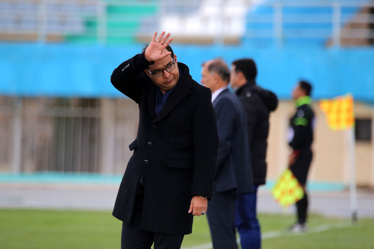 سرمربی تیم فوتبال آلومینیوم اراک از سمت خود استعفا داد