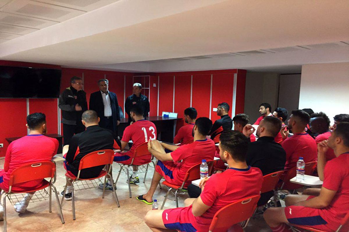 جلسه سرپرست باشگاه پرسپولیس با سرمربی و سرخپوشان