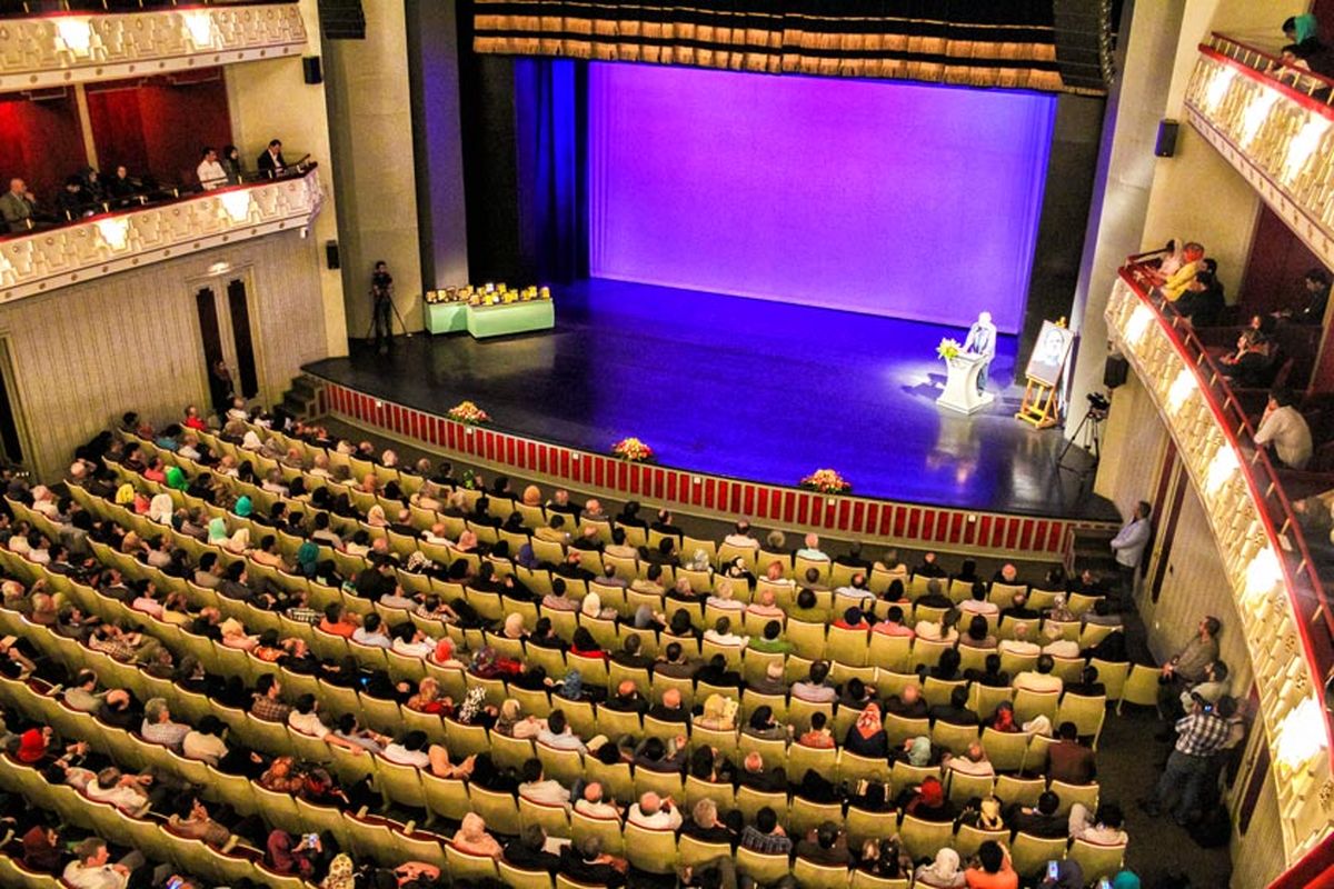 سالن‌های خالی تئاتر و ترافیک نمایش‌ها/تئاتر می‌‌تواند تأثیر فرهنگی بر زندگی اجتماعی بگذارد!