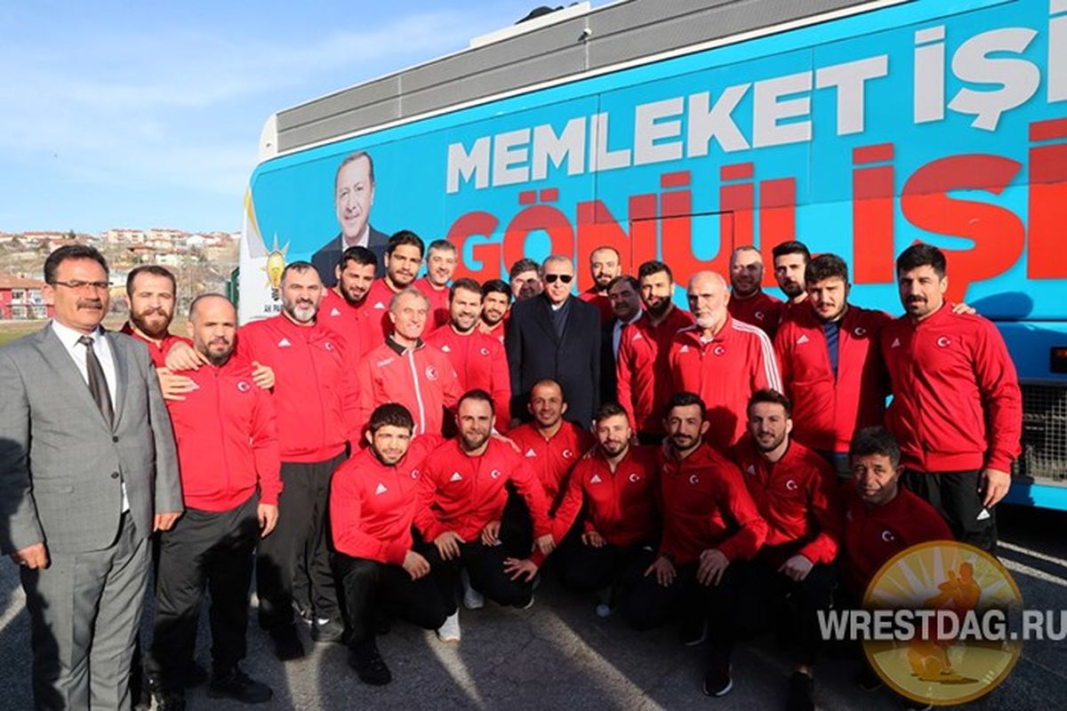 اردوغان از اردوی تیم ملی کشتی ترکیه بازدید کرد