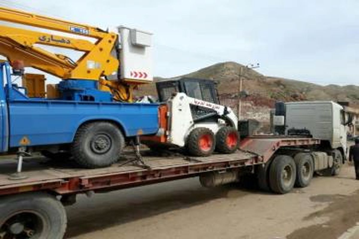 ارسال ماشین آلات سنگین به استان سیل زده خوزستان