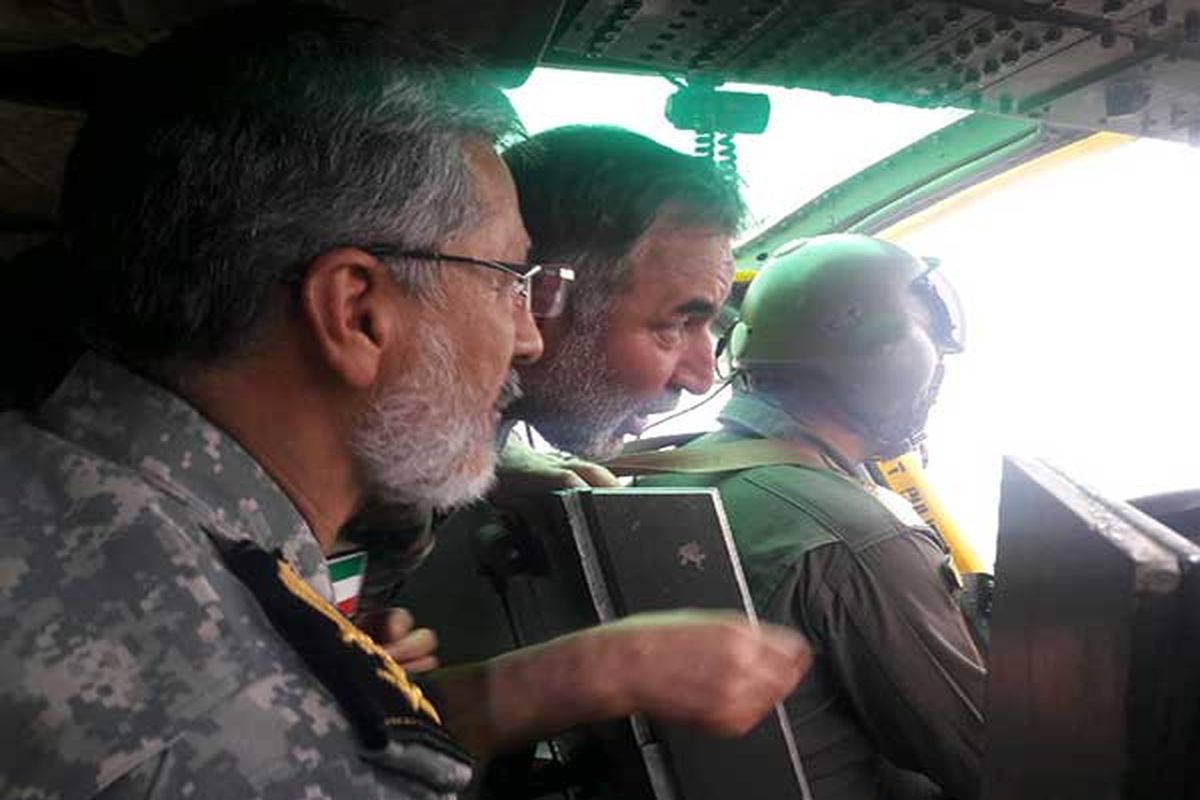 بررسی مناطق سیل‌زده خوزستان توسط فرماندهان عملیات ارتش