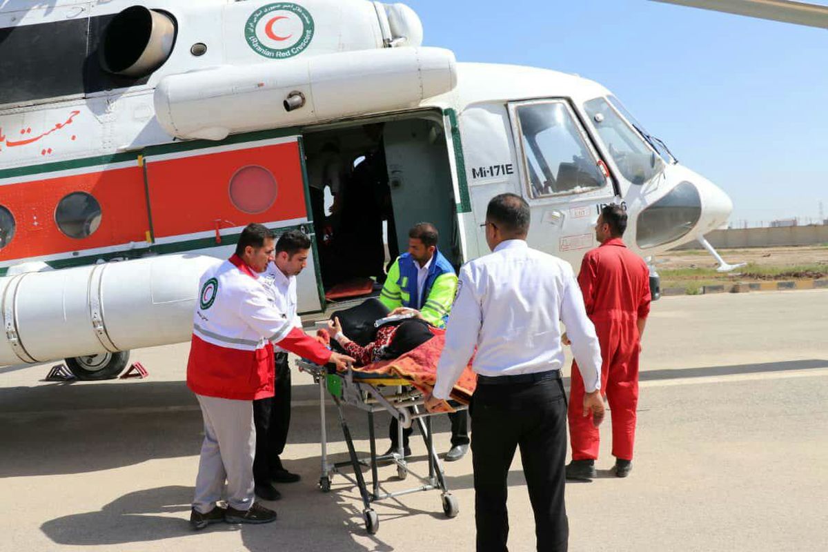 انتقال هوایی زن باردار از اردوگاه اسکان موقت آهودشت شوش به اهواز+ببینید