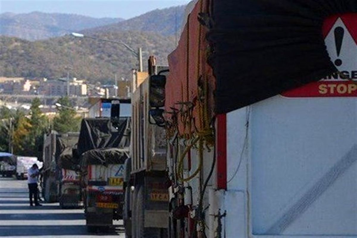 ۶ کامیون کالا  از استان مرکزی به مناطق سیل زده ارسال شد