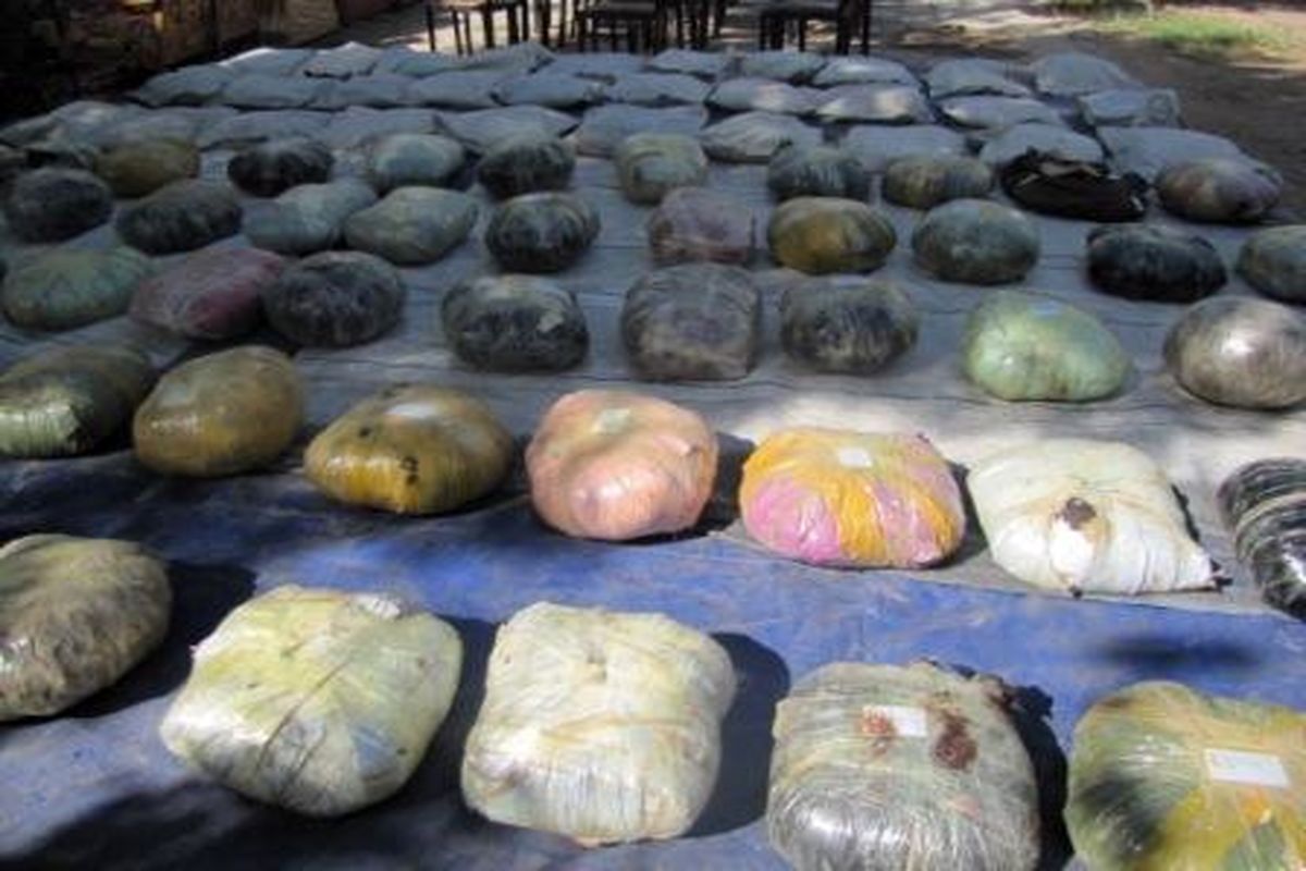 کشف یک تن مواد افیونی در عملیات مشترک پلیس اصفهان و سیستان و بلوچستان