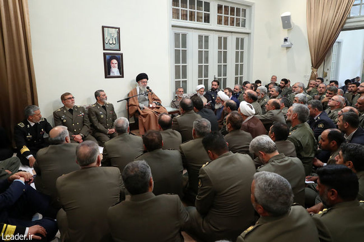 جمعی از فرماندهان ارتش و نیروی زمینی با رهبری دیدار کردند