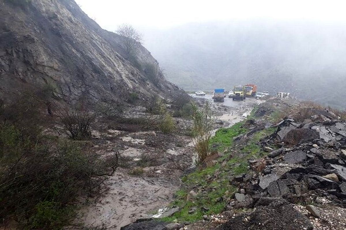 تخریب ۱۲۰ خانه روستایی در کالپوش در اثر رانش زمین