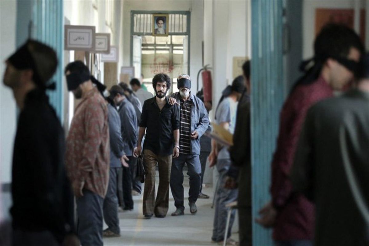 لباس شخصی ها حربه می زنند