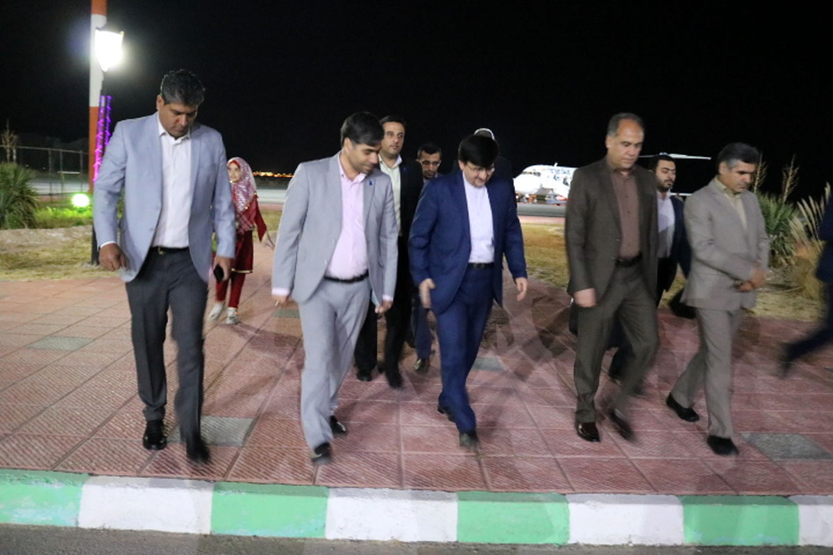 با استقبال مسئولان استانی وارد فرودگاه بین المللی شهیدکاوه بیرجند شد