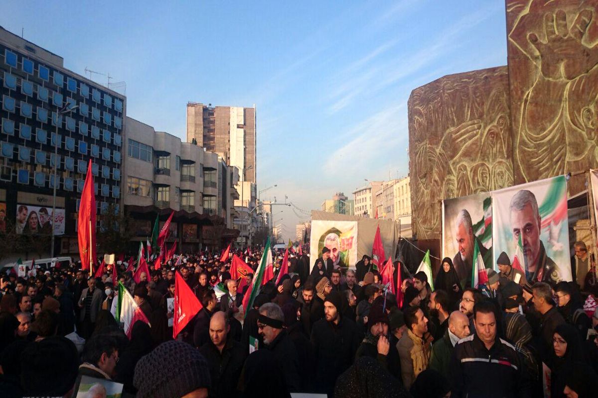 خروج پیکر شهدای مقاومت از دانشگاه تهران