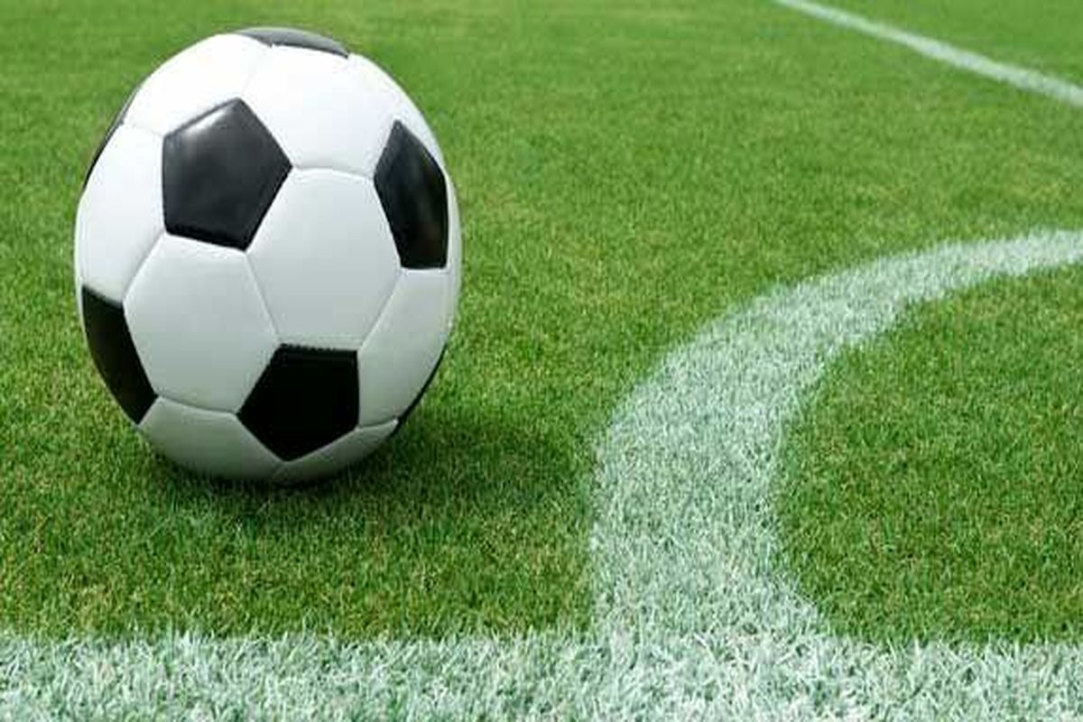 زمین چمن مصنوعی در منطقه ثامن مشهد احداث شد