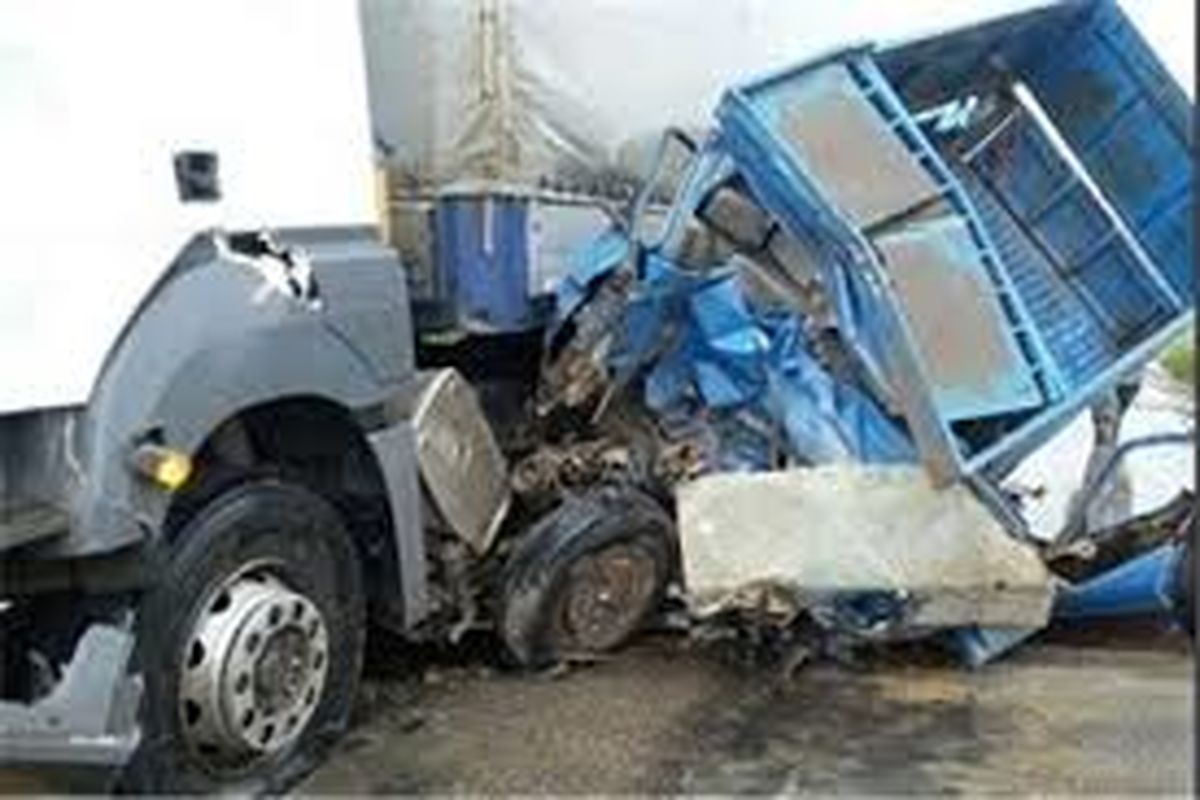 یک کشته و یک مجروح در تصادف هولناک نیسان با کامیون ولوو