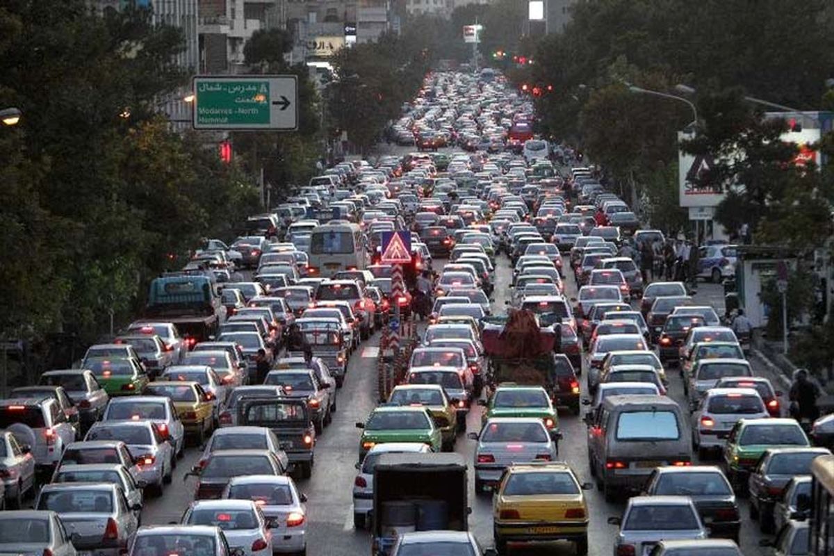 ترافیک در ورودی‌های شهر تهران سنگین است