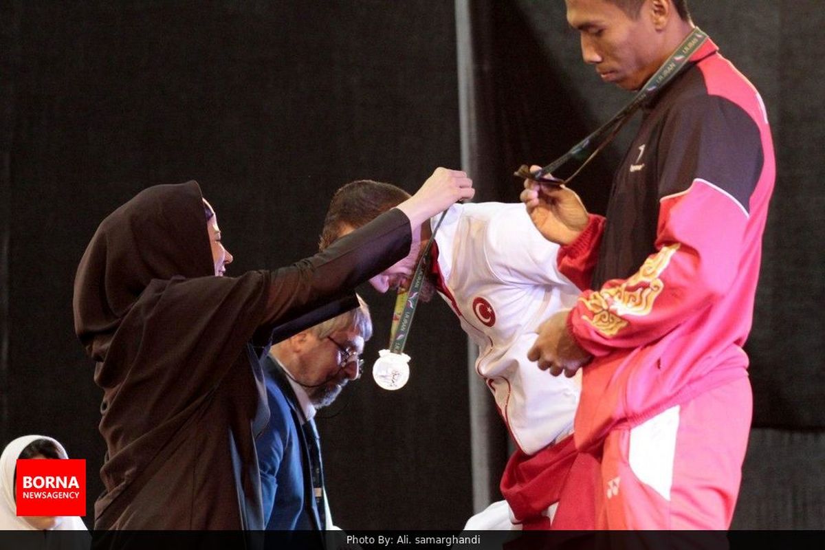 کسب ۳ نشان طلای ایران در روز نخست مسابقات بین‌المللی وزنه‌برداری جام فجر