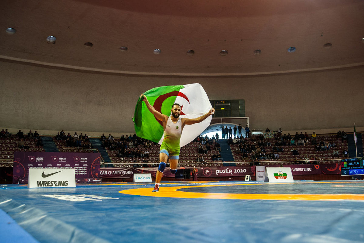 تیم میزبان در کشتی آزاد و فرنگی به عنوان قهرمانی رسید