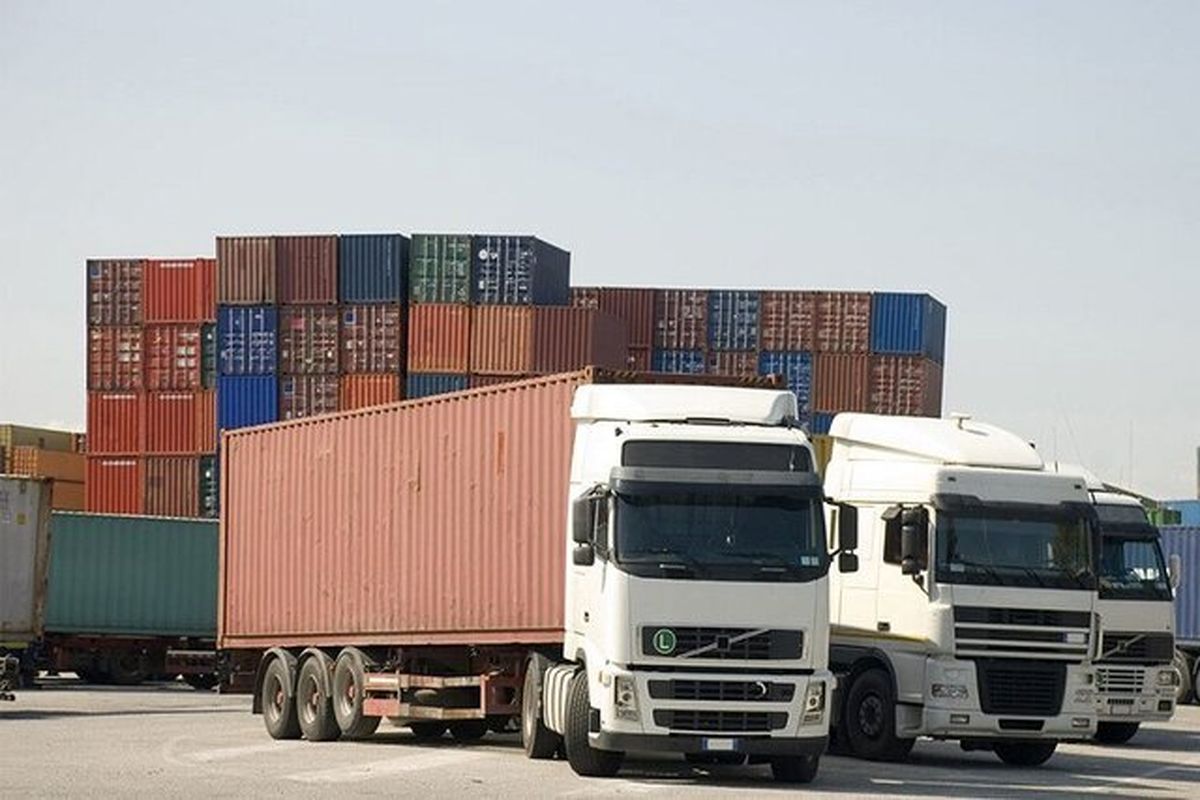 صادرات کالا به ارزش ۱۴۲۰ میلیون دلار از گمرکات آذربایجان غربی
