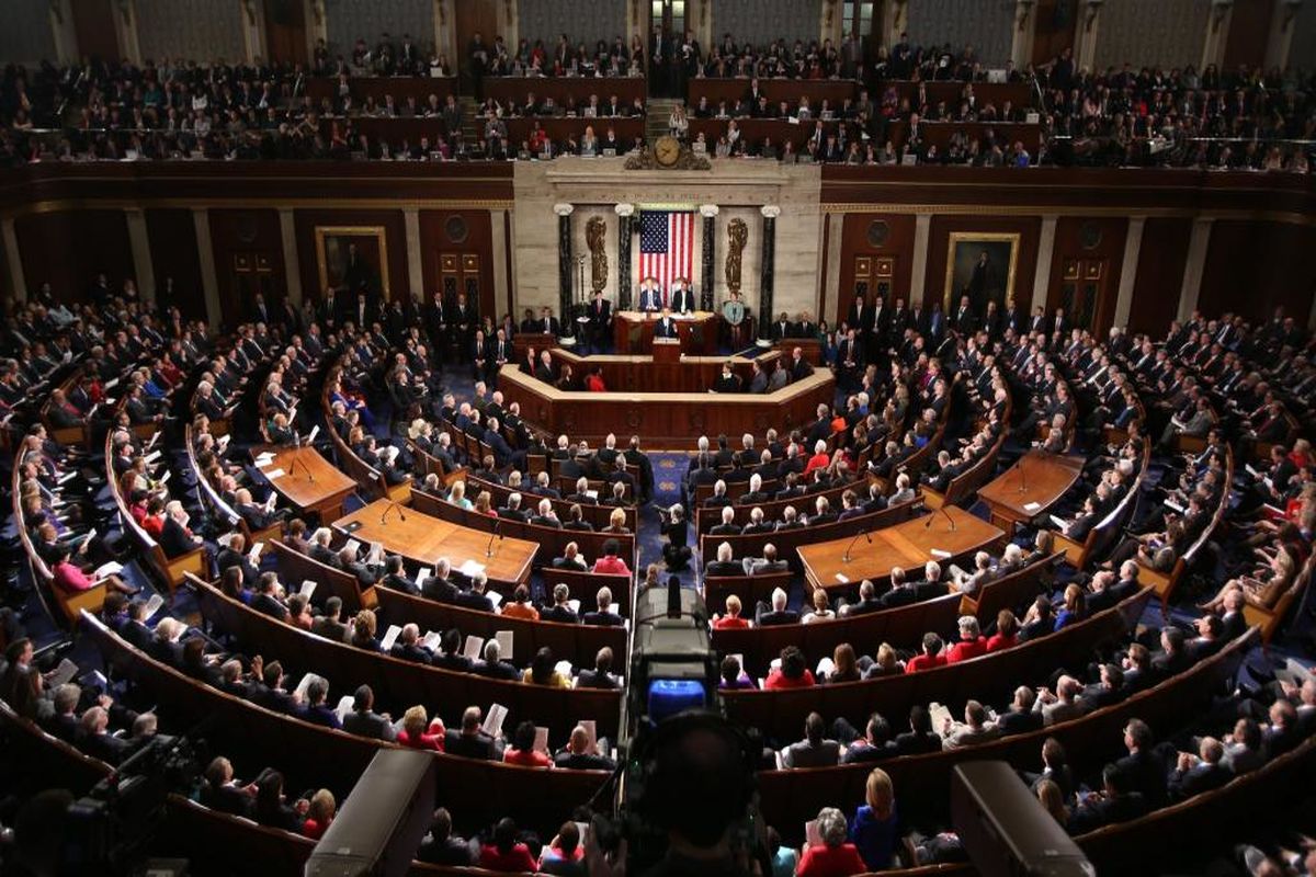 مجلس نمایندگان آمریکا برای محدود کردن اختیارات جنگی ترامپ علیه ایران رای‌گیری می‌کند