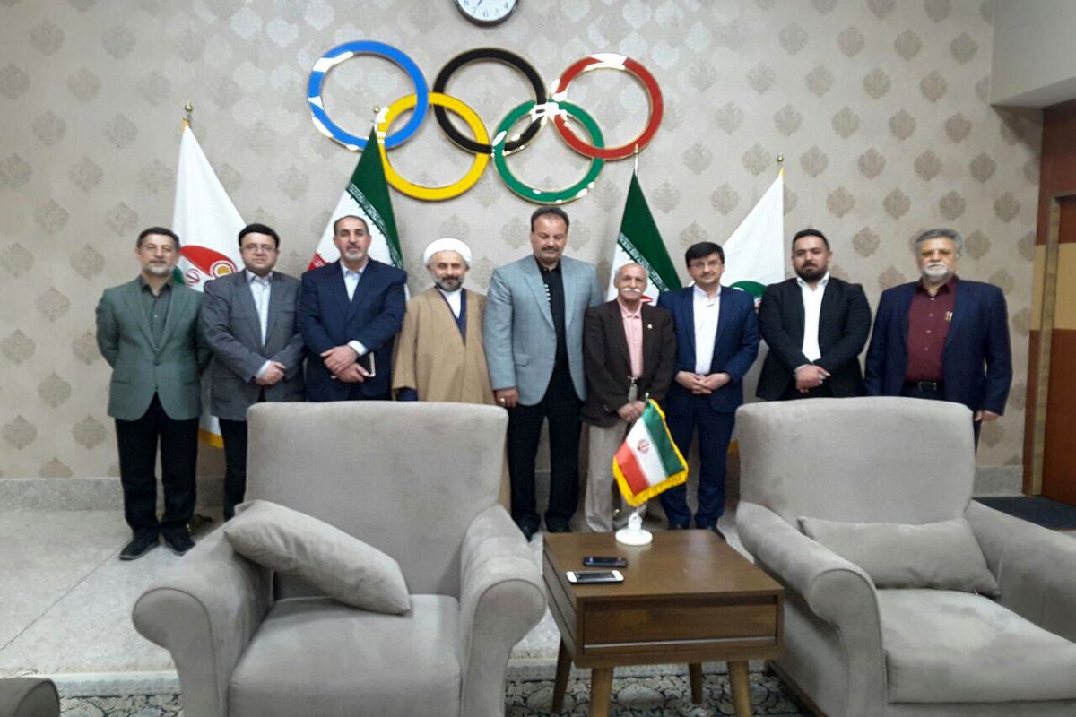 نشست کمیسیون فرهنگی با تجلیل از دو پهلوان عرصه جوانمردی تجلیل شد