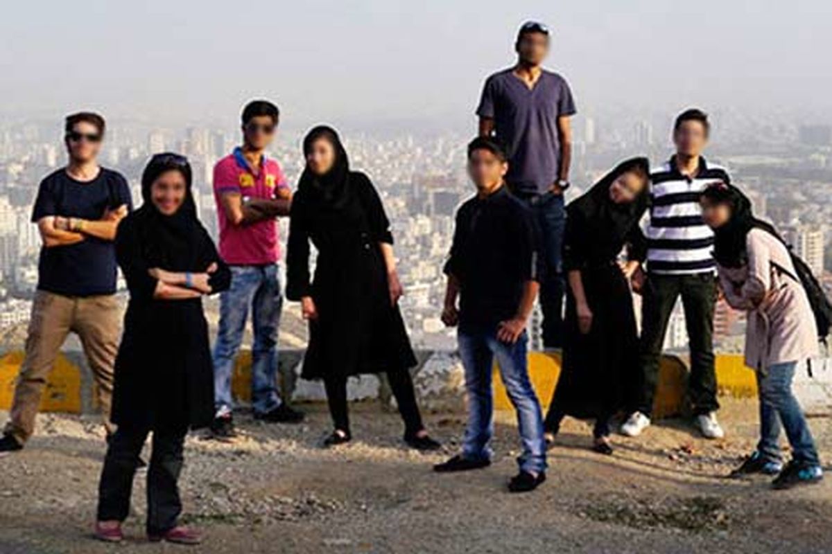 جوانانِ بدون حمایت مانده ؛ مادی گرا شده اند/ طبقه متوسط ایرانی دچار بحران شده است