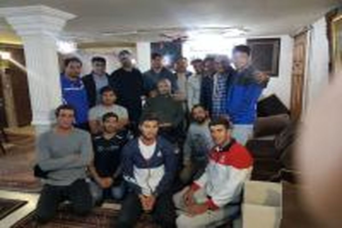 تیم ملی قایقرانی با جانباز هشت سال دفاع مقدس سردار ناصر دستاری دیدار کردند