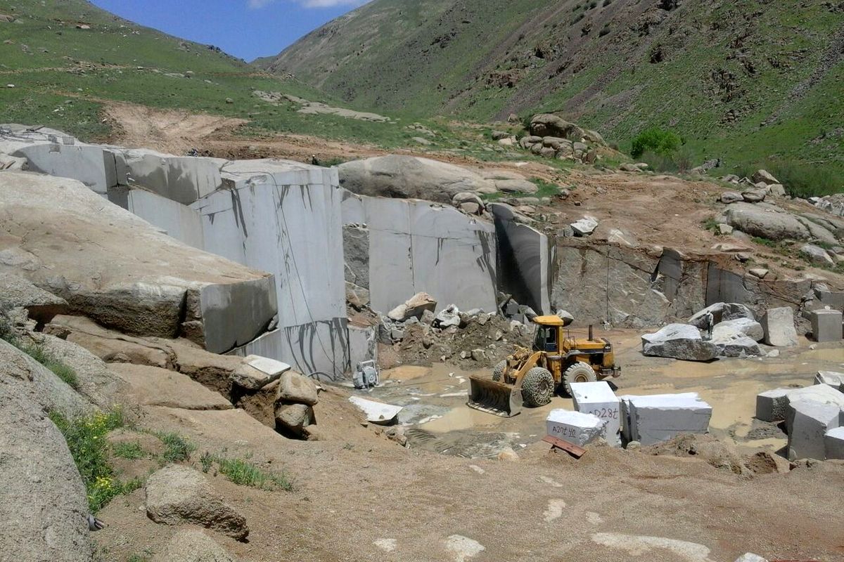 پایش مداوم معادن شهرستان خرمدره توسط کارشناسان محیط زیست